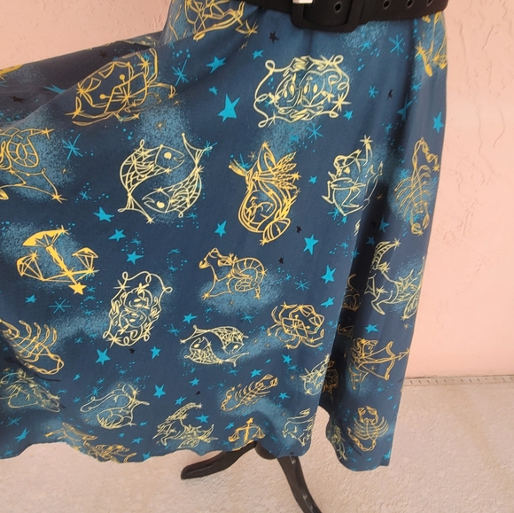 NEW Pinup Couture Pinup Girl Clothing Heidi Dress in Astrology Print - Picture 6 of 11